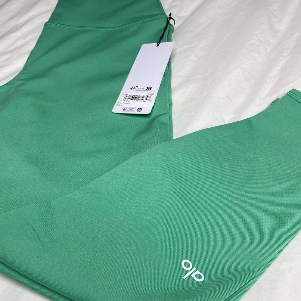 ALO Yoga Two-Piece Active Set in Mint Green Sz L - Picture 5 of 13